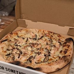 Rome Store - Chicken and Mushroom Pizza - highly recommend! IG - @bilalandjesseatfood