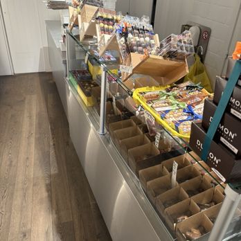 Dumon Chocolatier - Chocolatiers & Shops Near Me - Bruges, VWV Dumon Chocolatier - Chocolatiers & Shops Near Me - Bruges, VWV
