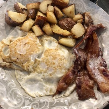 Mal's Kitchen - Eggs (over-easy), bacon, home fries - Breakfast & Brunch Near Me - Abington, Massachusetts Mal's Kitchen - Eggs (over-easy), bacon, home fries - Breakfast & Brunch Near Me - Abington, Massachusetts