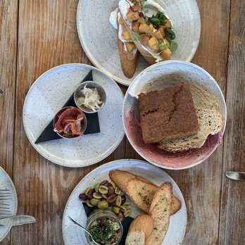 Congaree and Penn - Artichoke bruschetta, bread and cornbread with two butters, and peach toast - Farms Near Me - Jacksonville, Florida Congaree and Penn - Artichoke bruschetta, bread and cornbread with two butters, and peach toast - Farms Near Me - Jacksonville, Florida