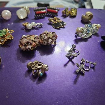 Ritzi Reruns - Used, Vintage & Consignment Near Me - Davenport, Iowa Ritzi Reruns - Used, Vintage & Consignment Near Me - Davenport, Iowa