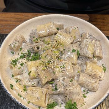 L'Amour Vache - The best truffle pasta ever - Brasseries Near Me - Paris, 75