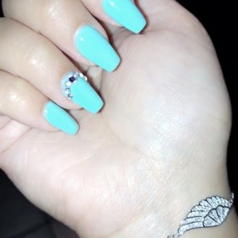 Blooming Nails Spa - Done by Lynn! 1 wk in. Those stones held on for a full 3 weeks, not a single stone fell off! Beautiful set for a very special occasion. - Nail Salons Near Me - San Pablo, California