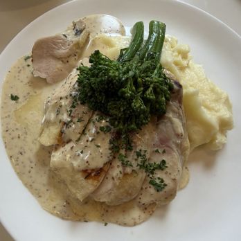 Bouillon MOULIN - Poulet au Champagne et Moutarde Jidori Chicken - French Near Me - Newport Beach, California