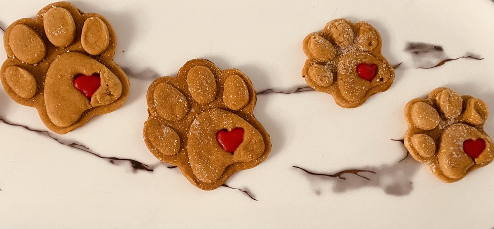 Burtys Bake Shoppe All Natural Pet Treats Logo