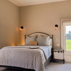 Inn at Salvestrin - Grayson Room