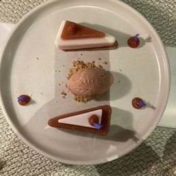 Panna cotta w/ rhubarb mousse Panna cotta w/ rhubarb mousse