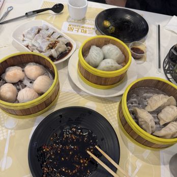Sam Woo Cafe - Steamed pork dumplings, Shrimp w/ Chive Dumpling and Shrimp Har Gow - Desserts Near Me - Artesia, California Sam Woo Cafe - Steamed pork dumplings, Shrimp w/ Chive Dumpling and Shrimp Har Gow - Desserts Near Me - Artesia, California