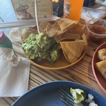 Las Carnitas Uruapan - Guacamole with chips - Mexican Near Me - Chicago, Illinois Las Carnitas Uruapan - Guacamole with chips - Mexican Near Me - Chicago, Illinois