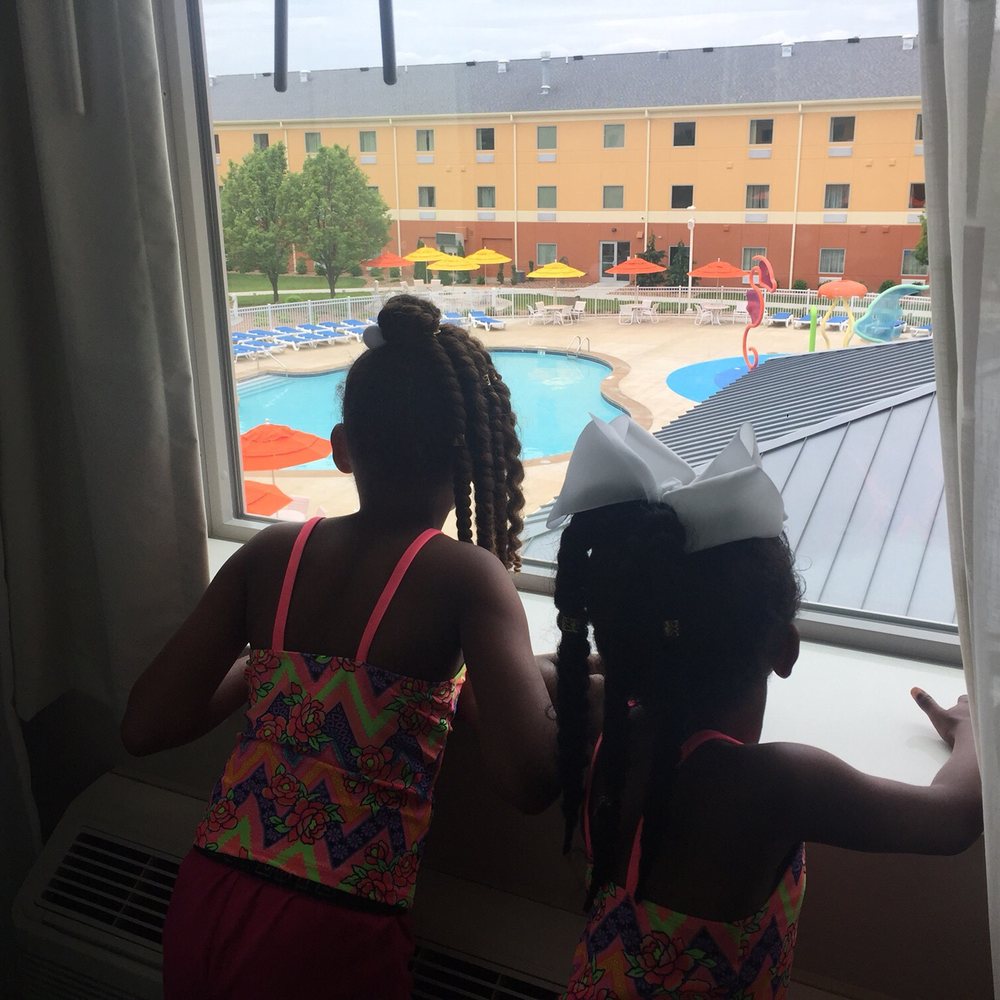 Cedar Point's Express Hotel - Hotels Near Me - Sandusky, Ohio