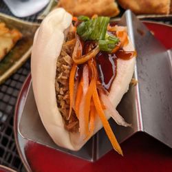 Smack Noodle - Pork bao bun