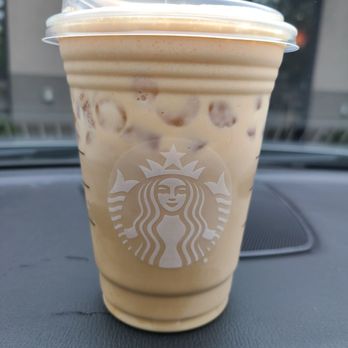 Starbucks - Grande Pumpkin Cream Chai Latte - Coffee & Tea Near Me - Alabaster, Alabama