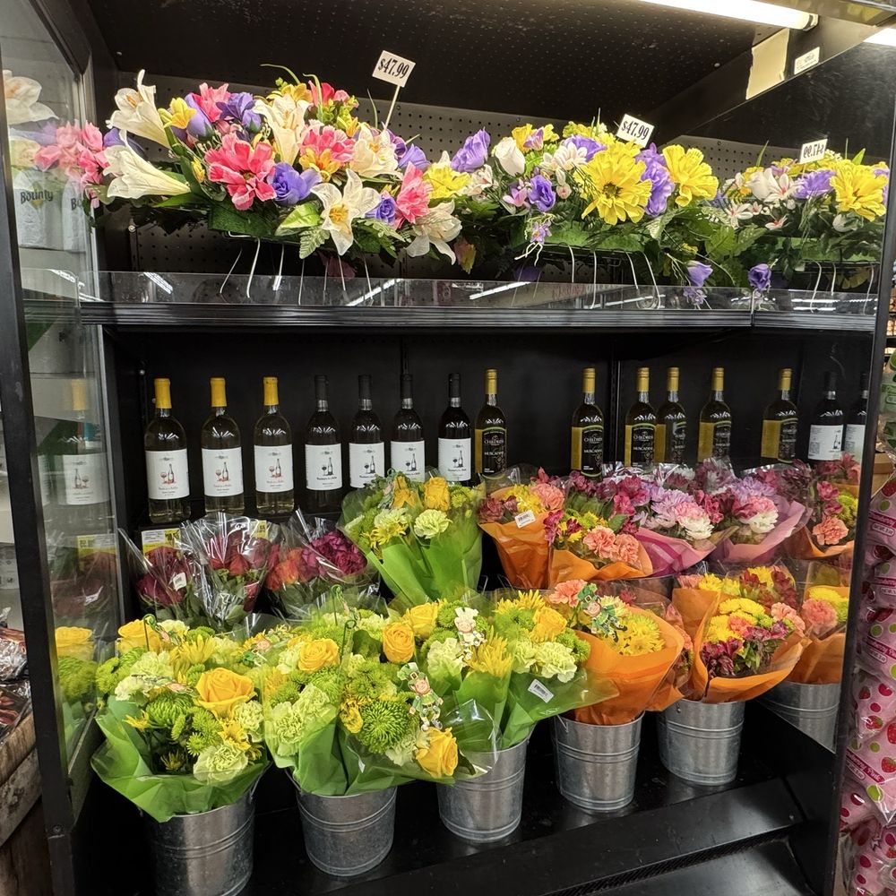 Carlie C's IGA - Flowers, love the green bouquets for Saint Patrick's Day! - March 2026 - Grocery Near Me - Durham, North Carolina Carlie C's IGA - Flowers, love the green bouquets for Saint Patrick's Day! - March 2026 - Grocery Near Me - Durham, North Carolina