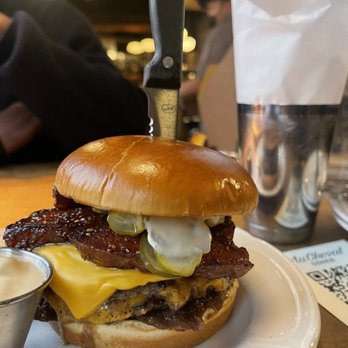 Au Cheval - Au Cheval Cheeseburger w/bacon - Bars Near Me - Chicago, Illinois Au Cheval - Au Cheval Cheeseburger w/bacon - Bars Near Me - Chicago, Illinois
