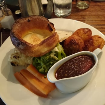The Lloyd's Hotel - Roast trio - Pubs Near Me - Manchester, XGM