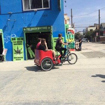 Venice Beach Boardwalk - Beaches Near Me - Venice, California Venice Beach Boardwalk - Beaches Near Me - Venice, California