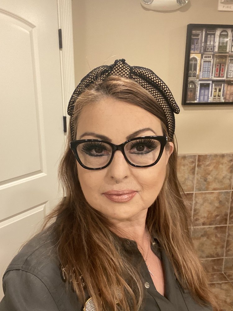 Look At My Hair By Mari Logo