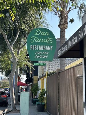 Dan Tana's by null