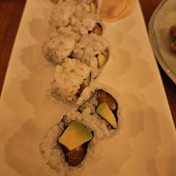 Heno Heno - Salmon avocado roll - Izakaya Near Me - New York, New York Heno Heno - Salmon avocado roll - Izakaya Near Me - New York, New York