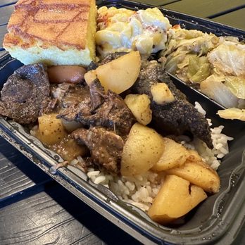 Messi Soul Kitchen - Amazing pot roast, Mac, and cabbage - Soul Food Near Me - Riverside, California Messi Soul Kitchen - Amazing pot roast, Mac, and cabbage - Soul Food Near Me - Riverside, California