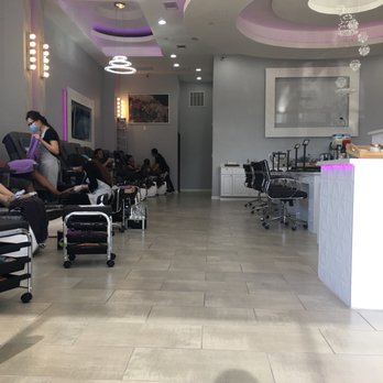 Nail Bar @ Denton - Really super cute and clean! - Nail Salons Near Me - Denton, Texas
