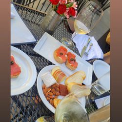 La Dolce Vita Wine Lounge - Yummy