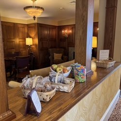 The Washington House - Hotel lounge with snacks and a fireplace