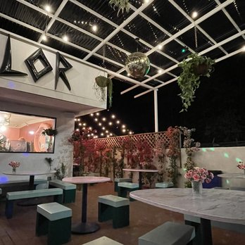 Endless Color - Patio, outside seating - Pizza Near Me - Topanga, California Endless Color - Patio, outside seating - Pizza Near Me - Topanga, California
