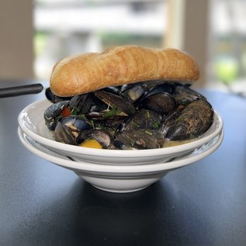 Covered Bridge Farm Table - Mussels with bread for dipping. - American Near Me - Campton, New Hampshire