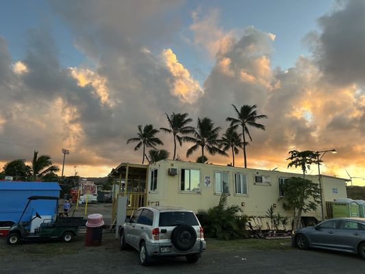 Kahuku shrimp box by null