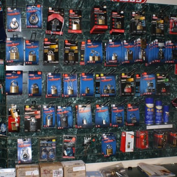 Atelier Rosemont - Un aperçu de nos cadenas. Nous en avons pour protéger vos petits biens et les gros. - Keys & Locksmiths Near Me - Saint-Léonard, Quebec Atelier Rosemont - Un aperçu de nos cadenas. Nous en avons pour protéger vos petits biens et les gros. - Keys & Locksmiths Near Me - Saint-Léonard, Quebec
