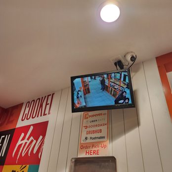 Popeyes Louisiana Kitchen - Camera - Chicken Wings Near Me - Berwyn, Illinois Popeyes Louisiana Kitchen - Camera - Chicken Wings Near Me - Berwyn, Illinois