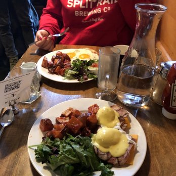Insomnia Restaurant & Lounge - 2 egg plates and a genius - Lounges Near Me - Toronto, Ontario