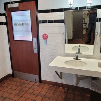 Smithfield's Chicken 'N Bar-B-Q - Very clean can with a switch if things are not in place flip the switch so they can come and take care of whatever's needed - Barbeque Near Me - Rocky Mount, North Carolina
