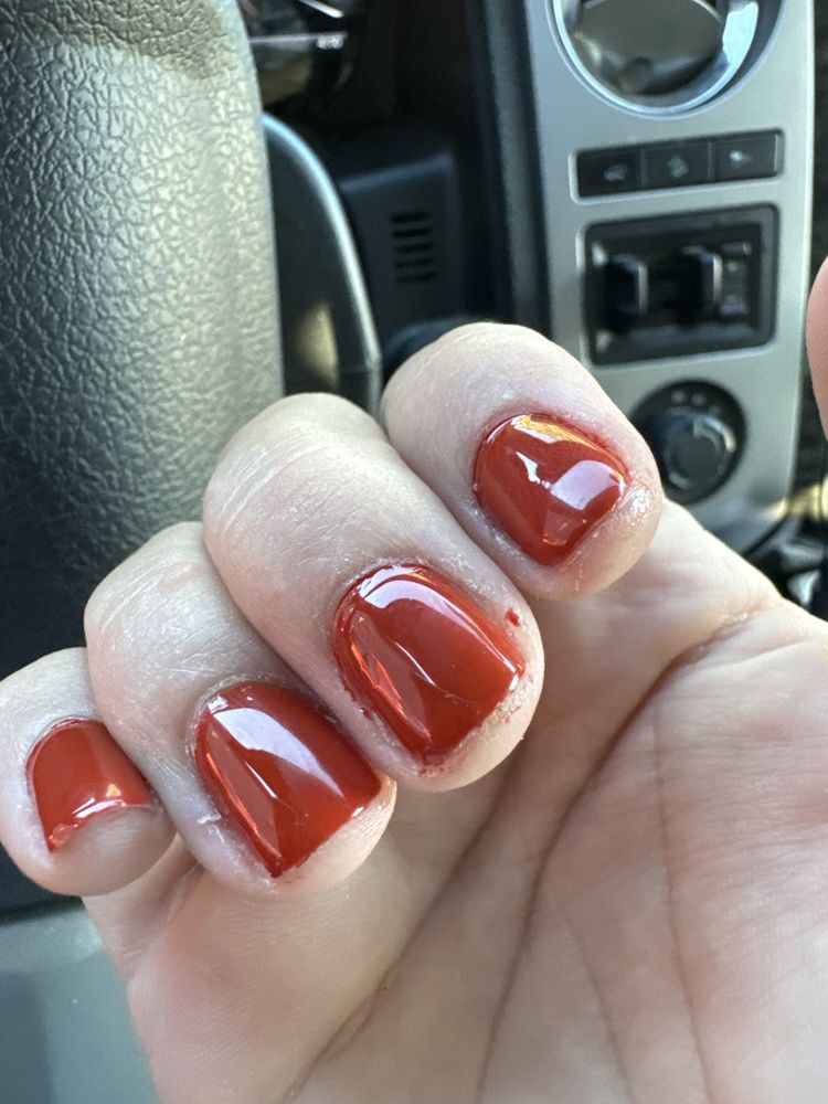 Lee's Nails Logo