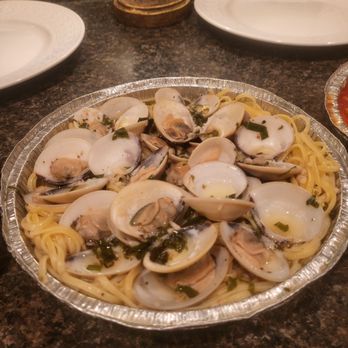 Totowa Pizza Restaurant - Spaghetti with with fresh clam sauce - Pizza Near Me - Totowa, New Jersey Totowa Pizza Restaurant - Spaghetti with with fresh clam sauce - Pizza Near Me - Totowa, New Jersey
