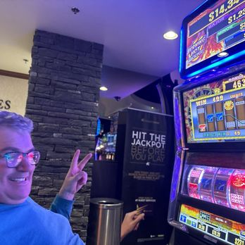 Deerfoot Inn & Casino - Hotels Near Me - Calgary, Alberta Deerfoot Inn & Casino - Hotels Near Me - Calgary, Alberta