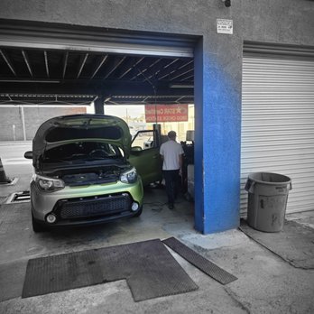 Gardena Smog Test Only Center - attendant checking my car - Smog Check Stations Near Me - Gardena, California Gardena Smog Test Only Center - attendant checking my car - Smog Check Stations Near Me - Gardena, California