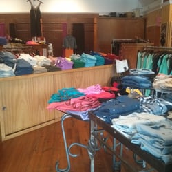 Em & Lee - Middle area of the store