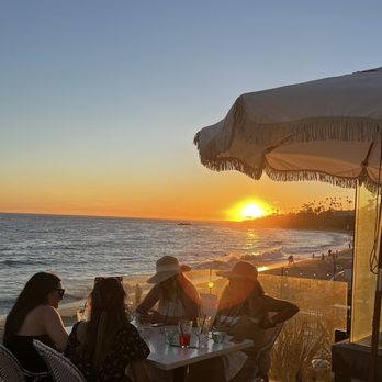 Larsen - View at sunset - Cocktail Bars Near Me - Laguna Beach, California Larsen - View at sunset - Cocktail Bars Near Me - Laguna Beach, California