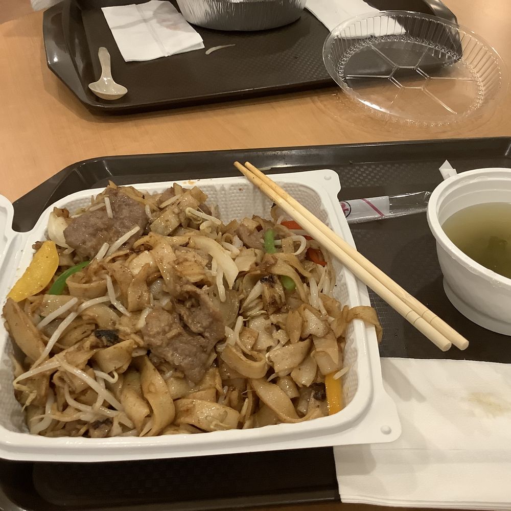 Mambo Cafe - Satay beef chow fun - Hong Kong Style Cafe Near Me - Richmond, British Columbia