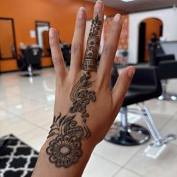 Wink Threading & Waxing - My favorite location for eyebrows and henna! I don't go anywhere else