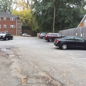 Sig Samuels Dry Cleaning - Parking lot - Dry Cleaning Near Me - Atlanta, Georgia