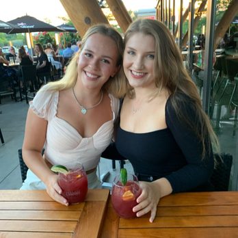 Harpers Landing - Patio drinks - Bars Near Me - Oakville, Ontario