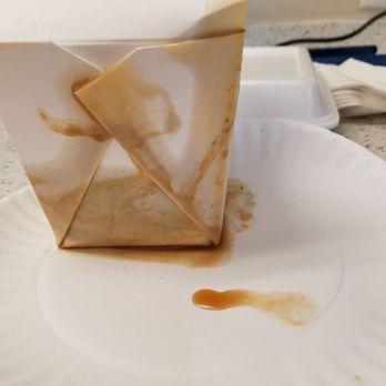 Hunan Hibachi Buffet - Sadly this container is not only leaking it was leaked on! - Japanese Near Me - Waukegan, Illinois