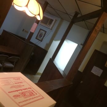Little Rendezvous - A different setting than we are used to but this place is a trademark, a landmark, and a creator of great pies. The end. - Pizza Near Me - Meriden, Connecticut Little Rendezvous - A different setting than we are used to but this place is a trademark, a landmark, and a creator of great pies. The end. - Pizza Near Me - Meriden, Connecticut