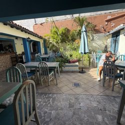 Mariscos Bahía - Open dining area
