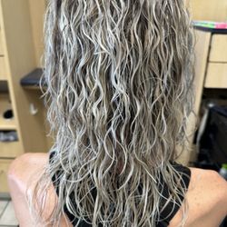 Baby highlights before drying it .