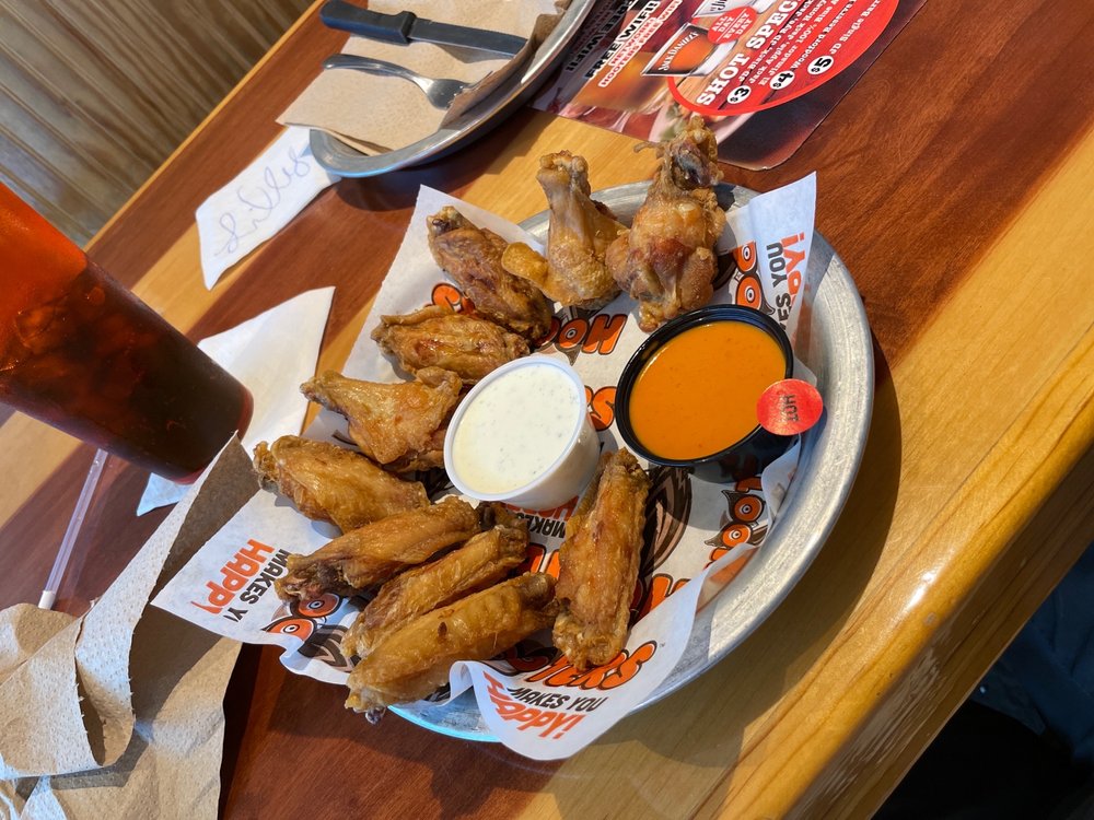 HOOTERS 311 Photos & 118 Reviews 7280 E Broadway Blvd, Tucson, AZ