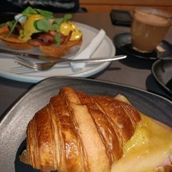 Mad Cowes Cafe - Ham and Cheese Crossiant